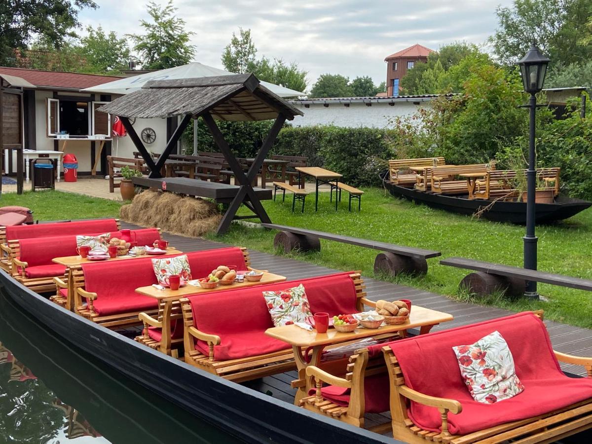 Frühstückskahnfahrt im Spreewald – Frühstückstafel an Bord